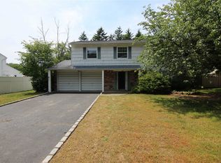 12 Barkley Ln, Nesconset, NY 11767