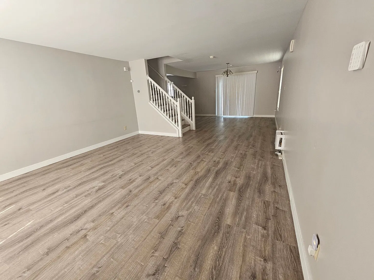 4 bed, 2.0 bath, 1708 sqft, $2,000 — Photo 2
