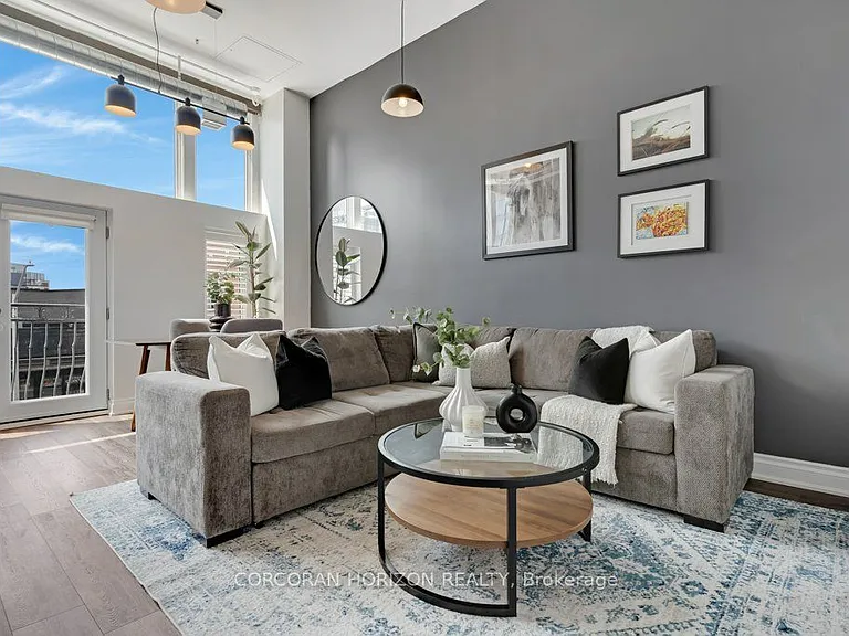 276 King St W #209 — Photo 22