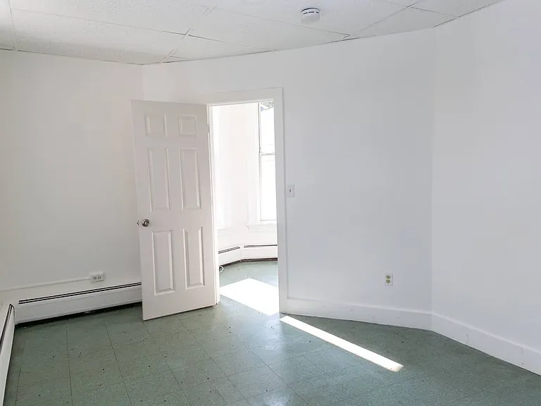 Pleasant St — Photo 12