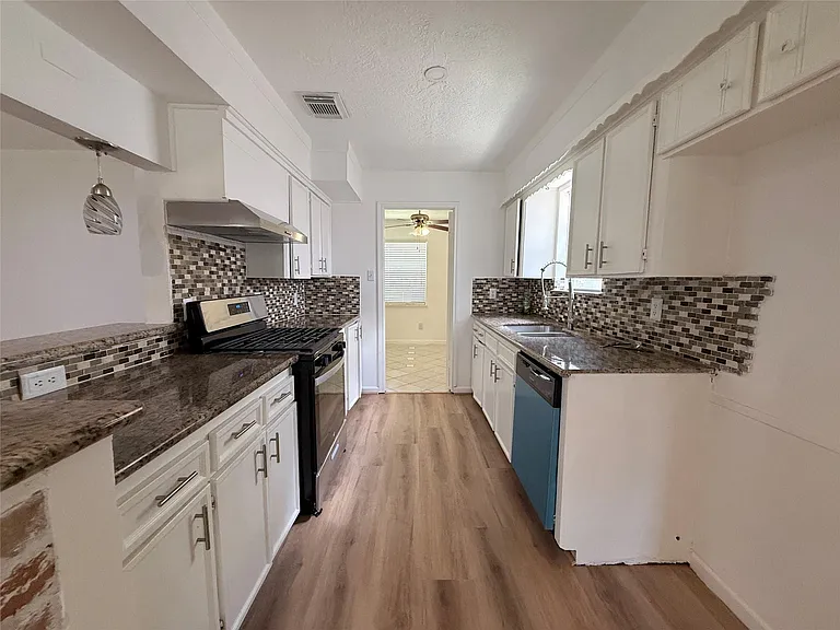 12214 Corona Ln — Photo 29