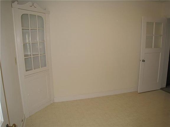 Kitchen(eat-in) 12 X 12 w/corner hutch