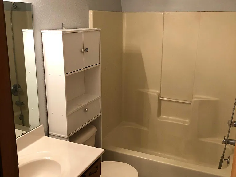 1008 Country Club Dr — Photo 4
