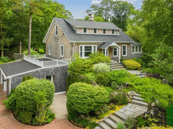 5 Dogwood Dr, Stony Brook, NY 11790