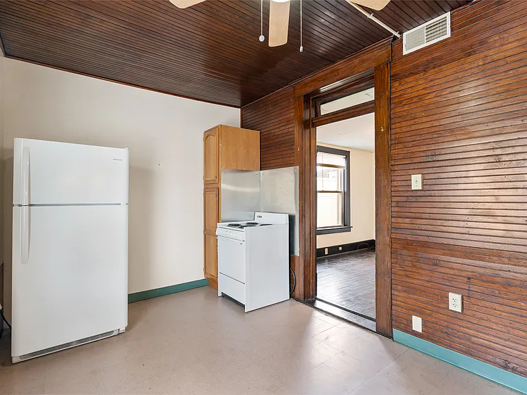 531 Main St — Photo 11