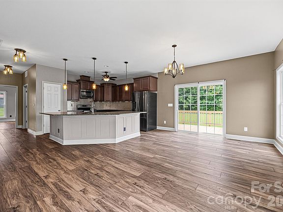 5th image of 6211 Griffith Rd