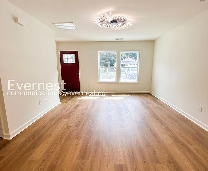 411 E Torbush Dr — Photo 3