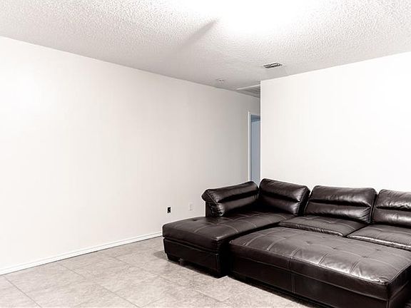 4th image of 1807 W 1 1/2 St
