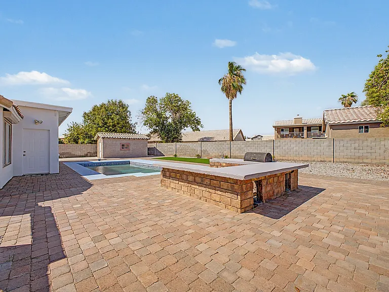 8544 W Holly St — Photo 34