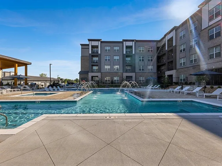 Avenue64 Apartments — Photo 29