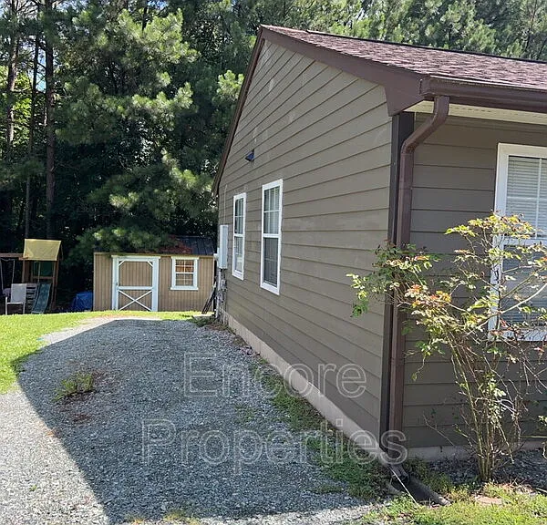 705 Piper St — Photo 2