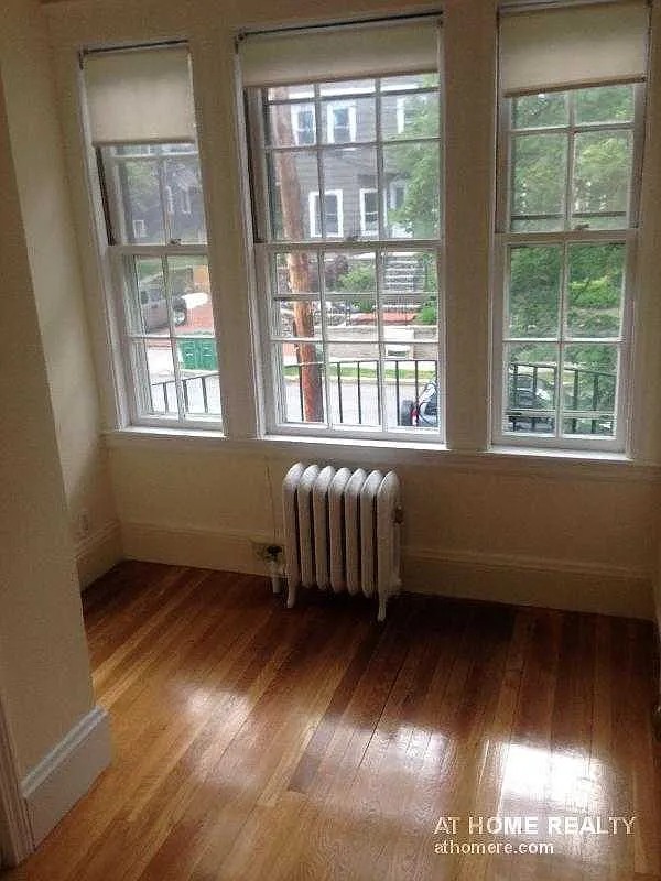 4 bed, 1.5 bath, $4,000 — Photo 3