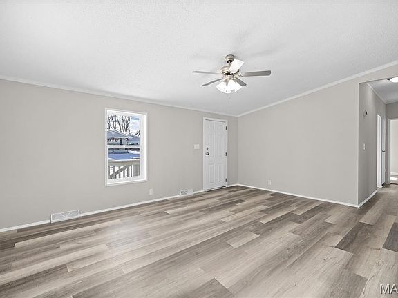 5th image of 403 Fremont St