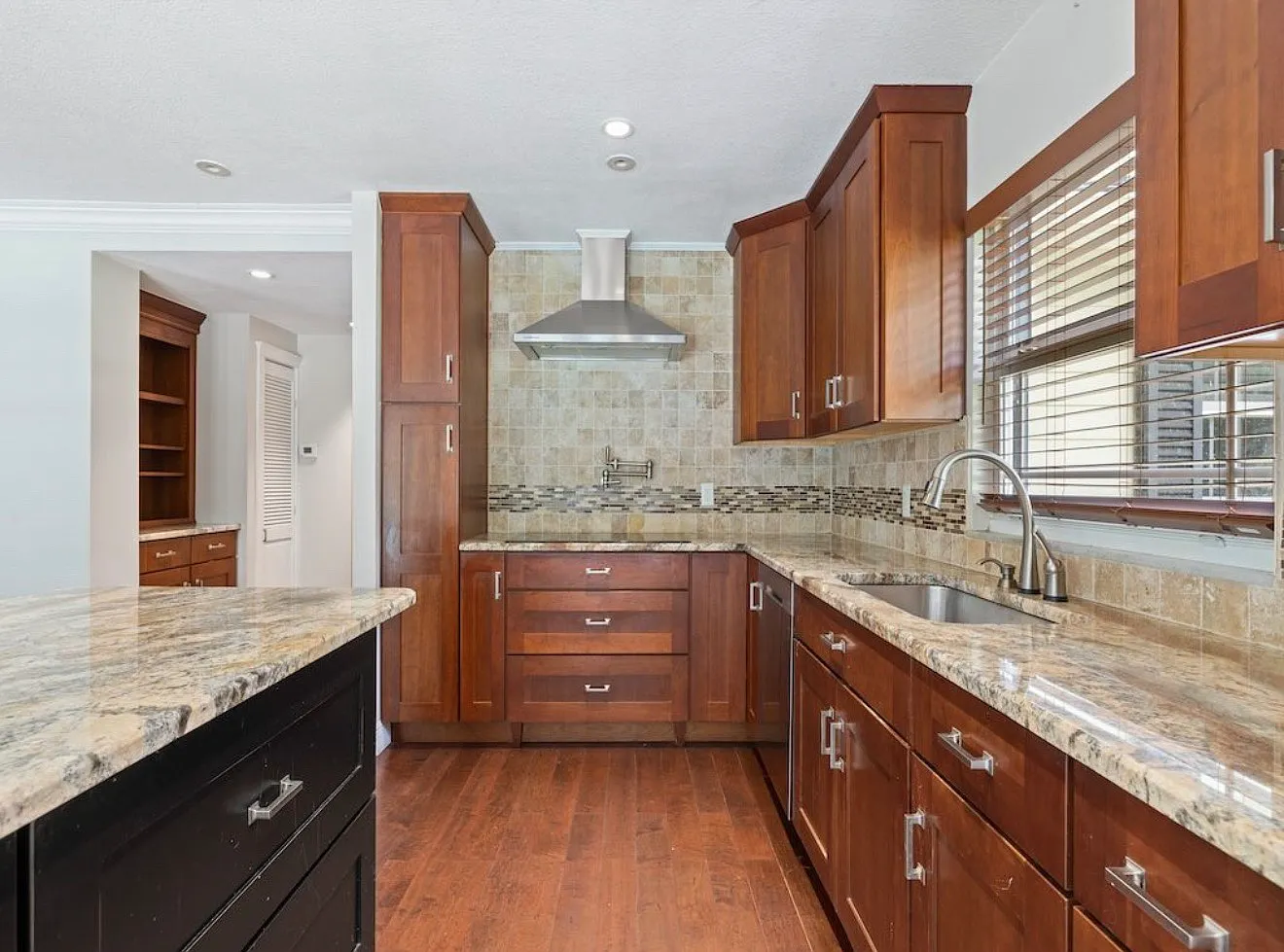 4 bed, 3200 sqft, $7,900 — Photo 4