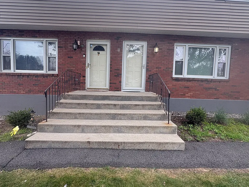 1 Lynn Ct #1