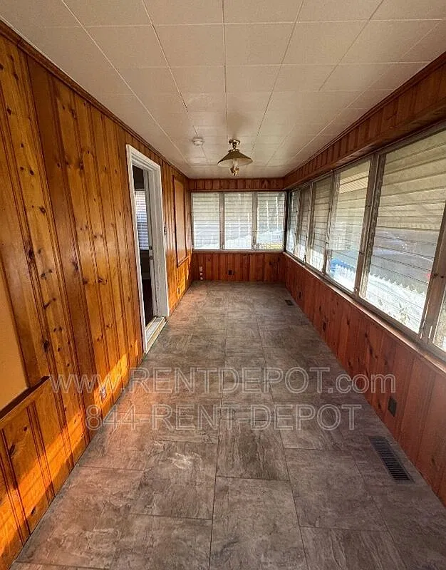 2 bed, 1.0 bath, 768 sqft, $895 — Photo 2