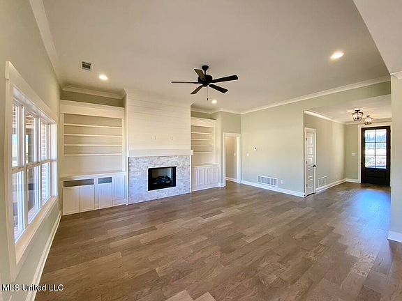 5th image of 2504 Saint Ives Ln