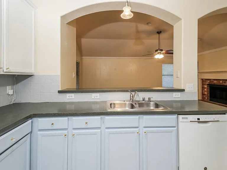 3400 Beatriz Dr — Photo 10