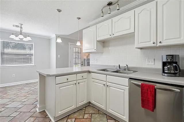 304 Balboa Dr — Photo 6
