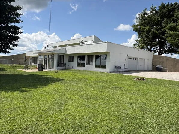 1429 N 700th St, Vandalia, IL 62471