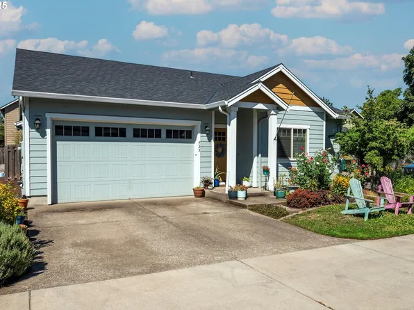 735 N College St, Newberg, OR 97132