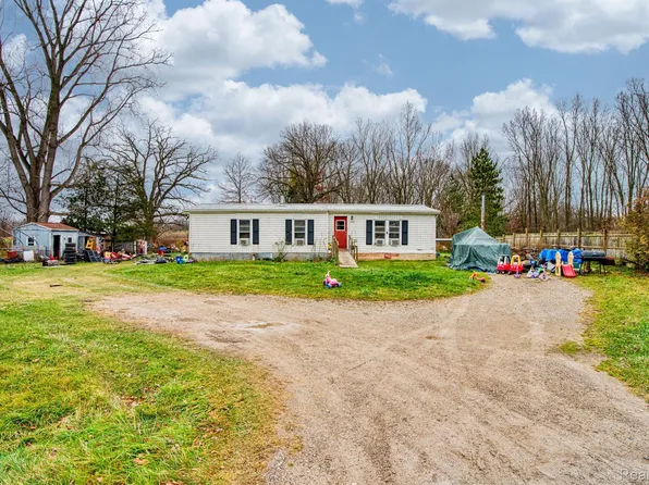 15313 Livermore Rd, Pinckney, MI 48169