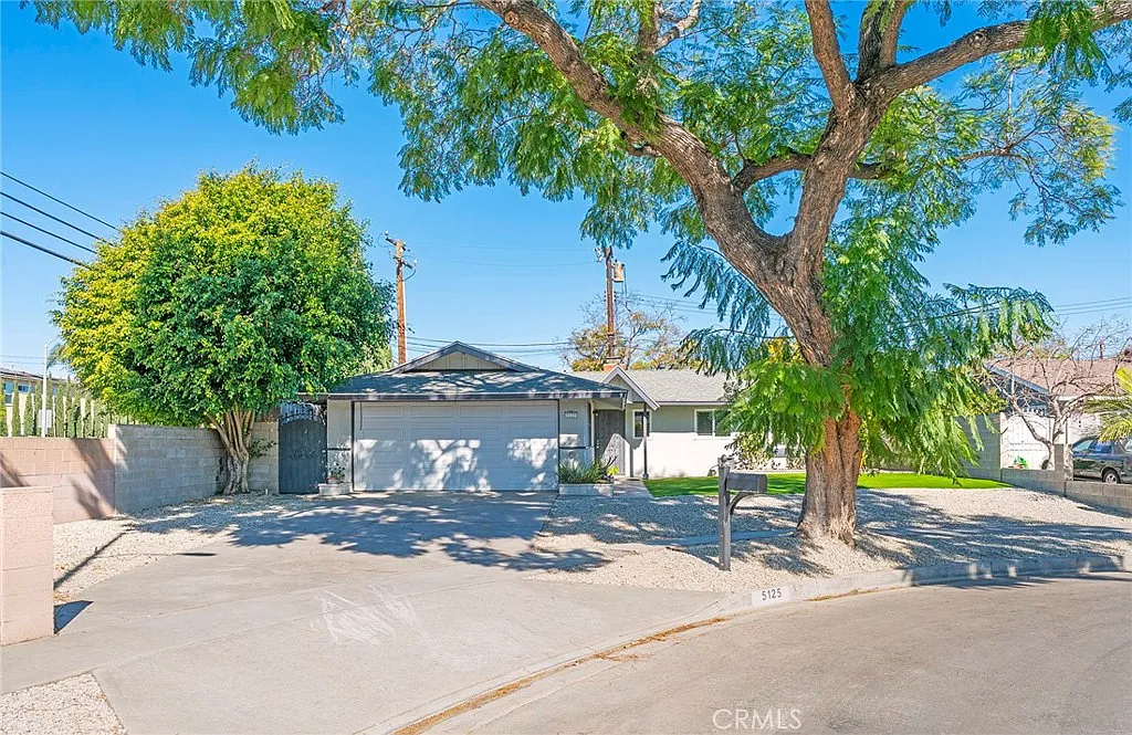 3 bed, 1081 sqft, $4,200 — Photo 1