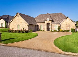 1610 Olympic Dr, Longview, TX 75605