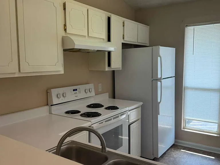 910 Brett Dr #32-1 — Photo 3