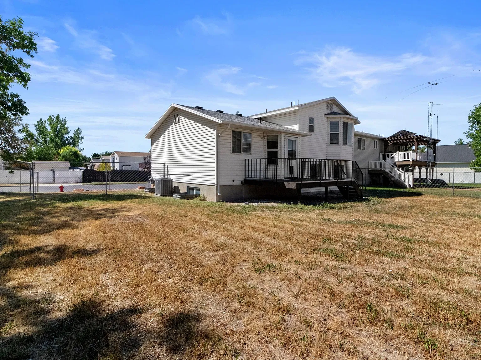 4 bed, 1925 sqft, $2,650 — Photo 3