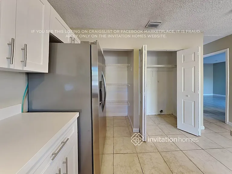 1633 SW 138th Pl — Photo 9