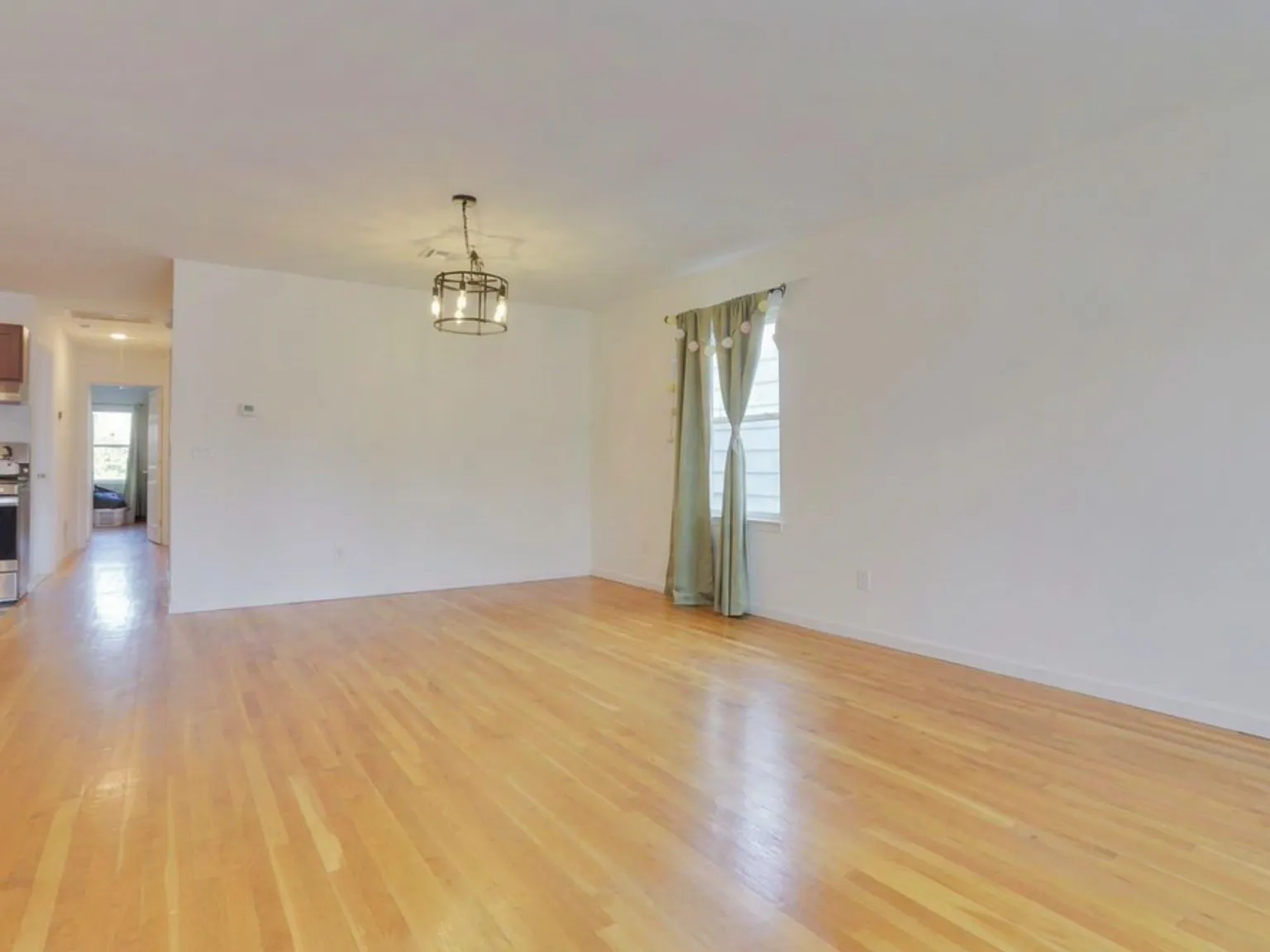 3 bed, 2.0 bath, 1200 sqft, $2,500 — Photo 4