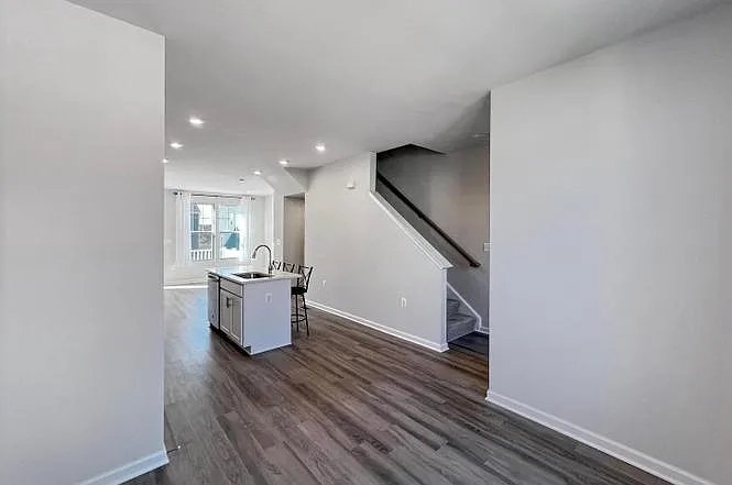 204 Anthem St — Photo 9