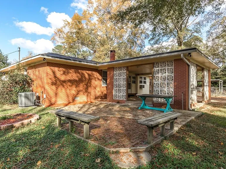 601 Berkshire Dr — Photo 11