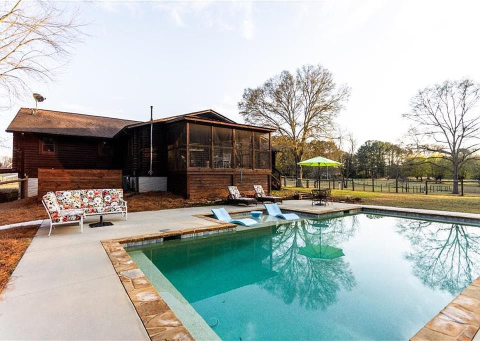 1st image of 2289 Camp Ln