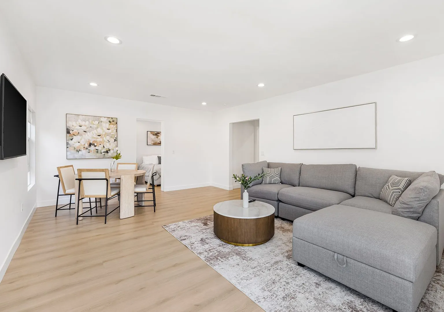 Beautifully Renovated Boutique Property in Prime Mid-City Los Angeles — Photo 1