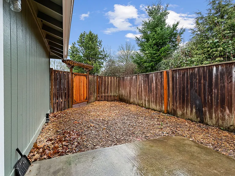 17354 SW Merlo Rd — Photo 27