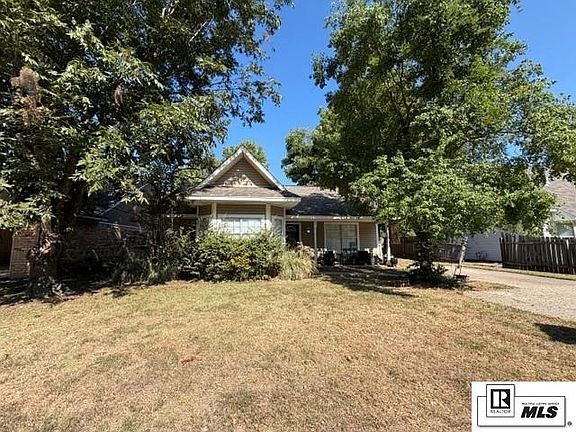 3rd image of 305 Timberwood Dr