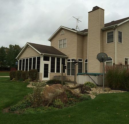 Rear House showing rear 3 season room