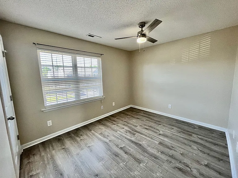 4000 Banister Loop — Photo 16