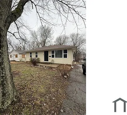 3 bed, 864 sqft, $1,049 — Photo 2