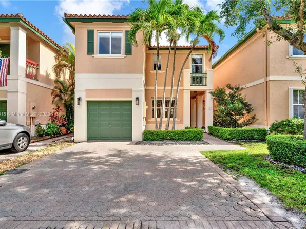 8313 NW 144th St, Miami Lakes, FL 33016