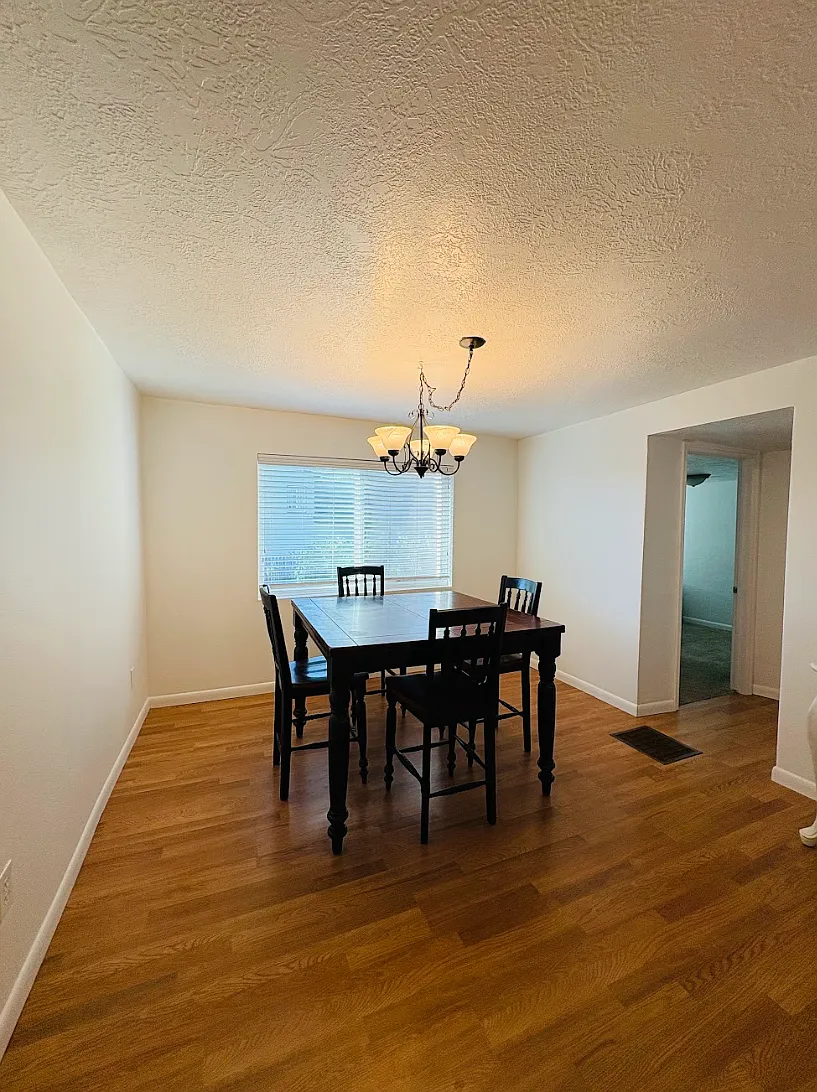 3 bed, 1304 sqft, $1,500 — Photo 3