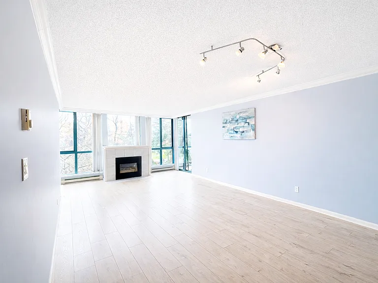 7500 Granville Ave #405 — Photo 4
