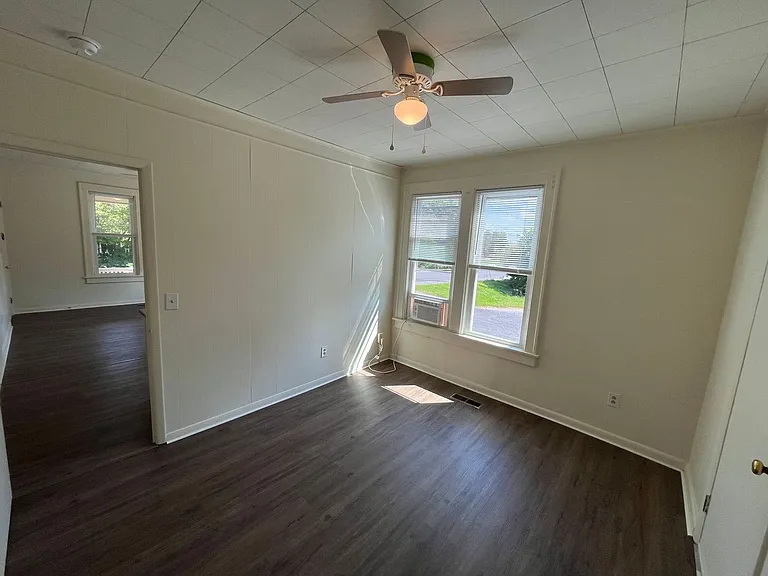 205 S Willow St #B — Photo 7