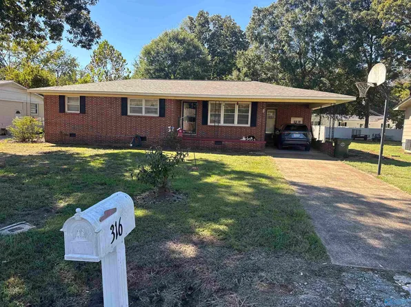 316 Sharon St, Scottsboro, AL 35768