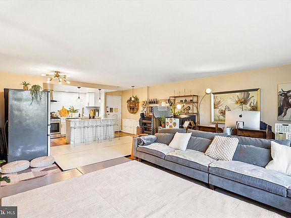 5th image of 100 West Ave #426
