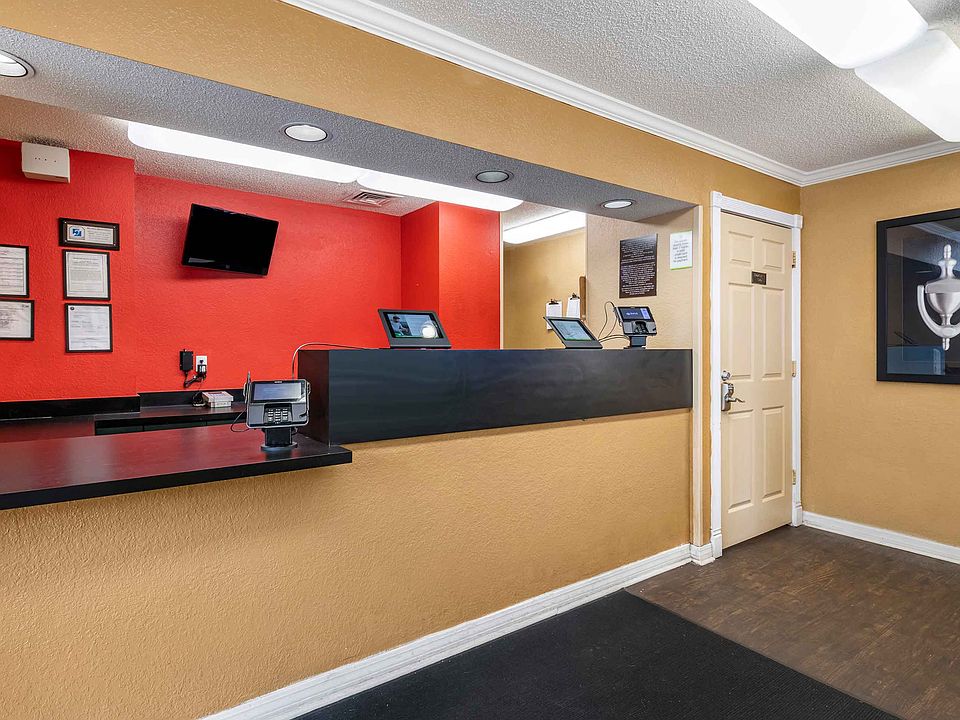 Lobby and Guest Check-in