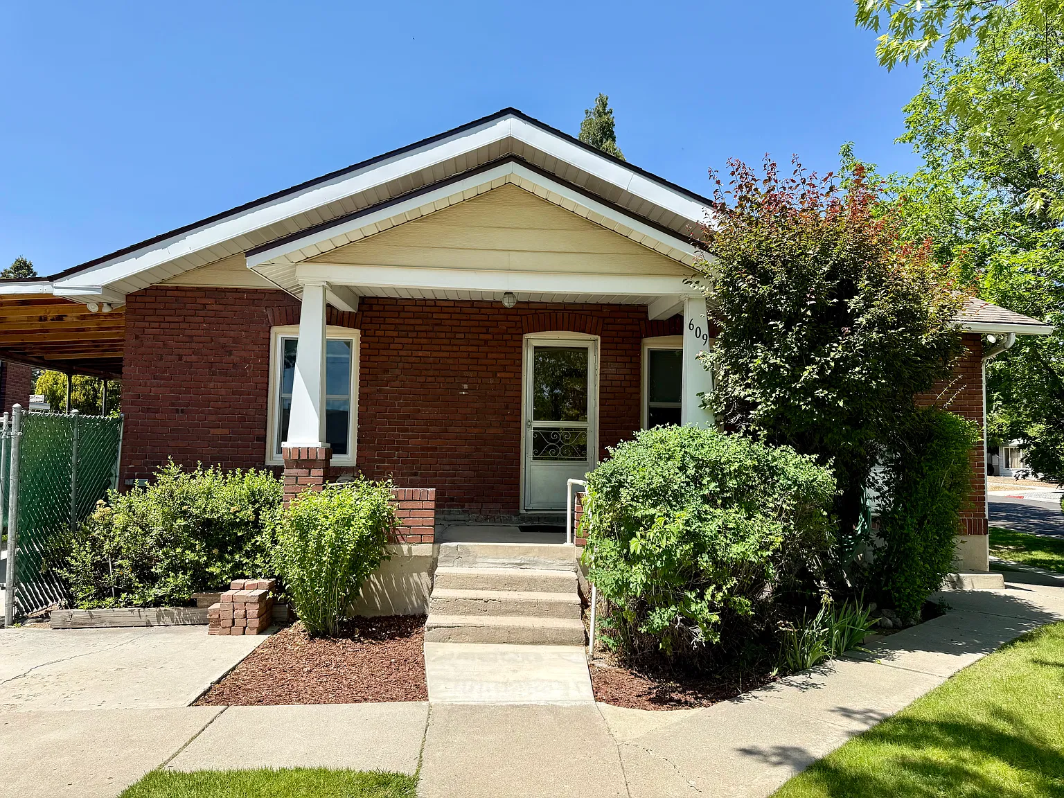 1011 Bell St — Photo 1