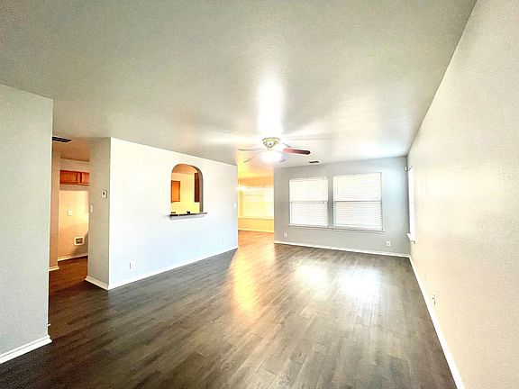 3rd image of 4011 Desert Cir